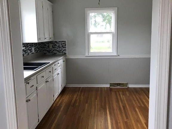 4th image of 416 W College Ave