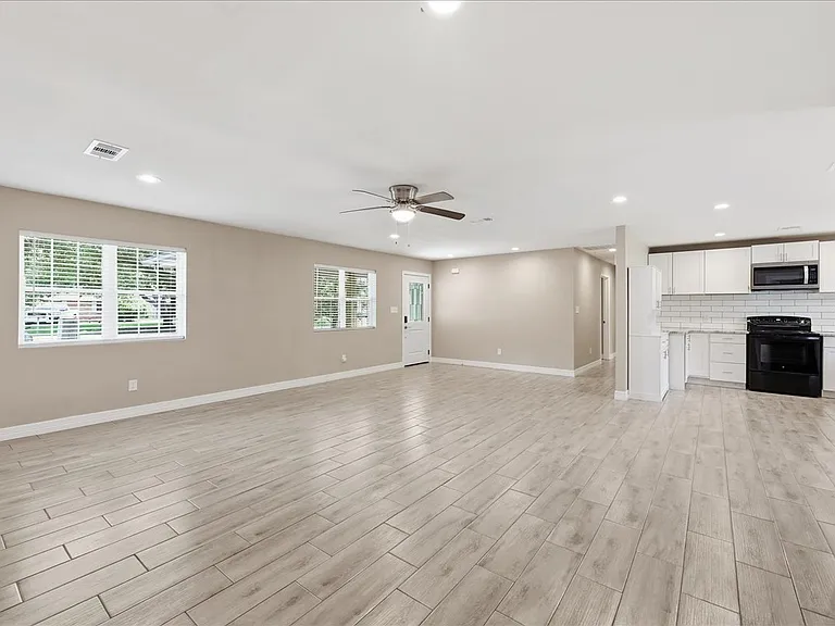 1040 Pine Cove St — Photo 4