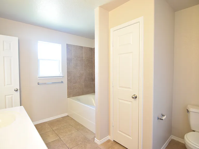 403 Constellation Dr — Photo 24
