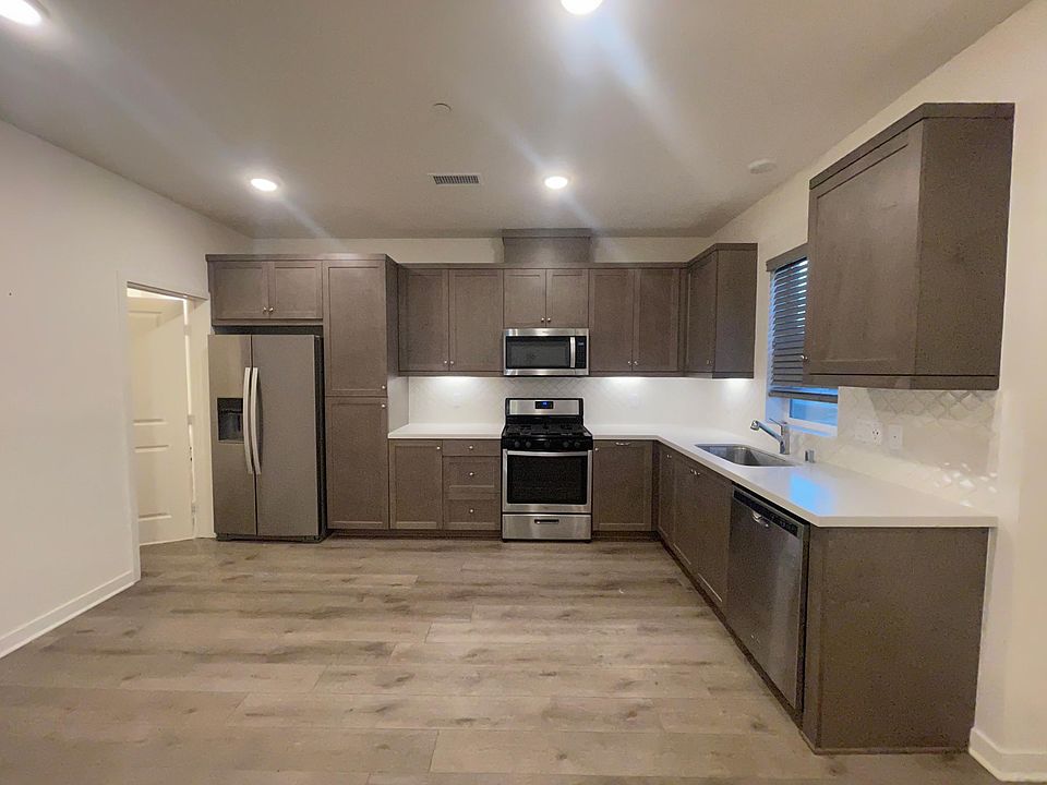 1st image of 841 Blackstone Dr #841