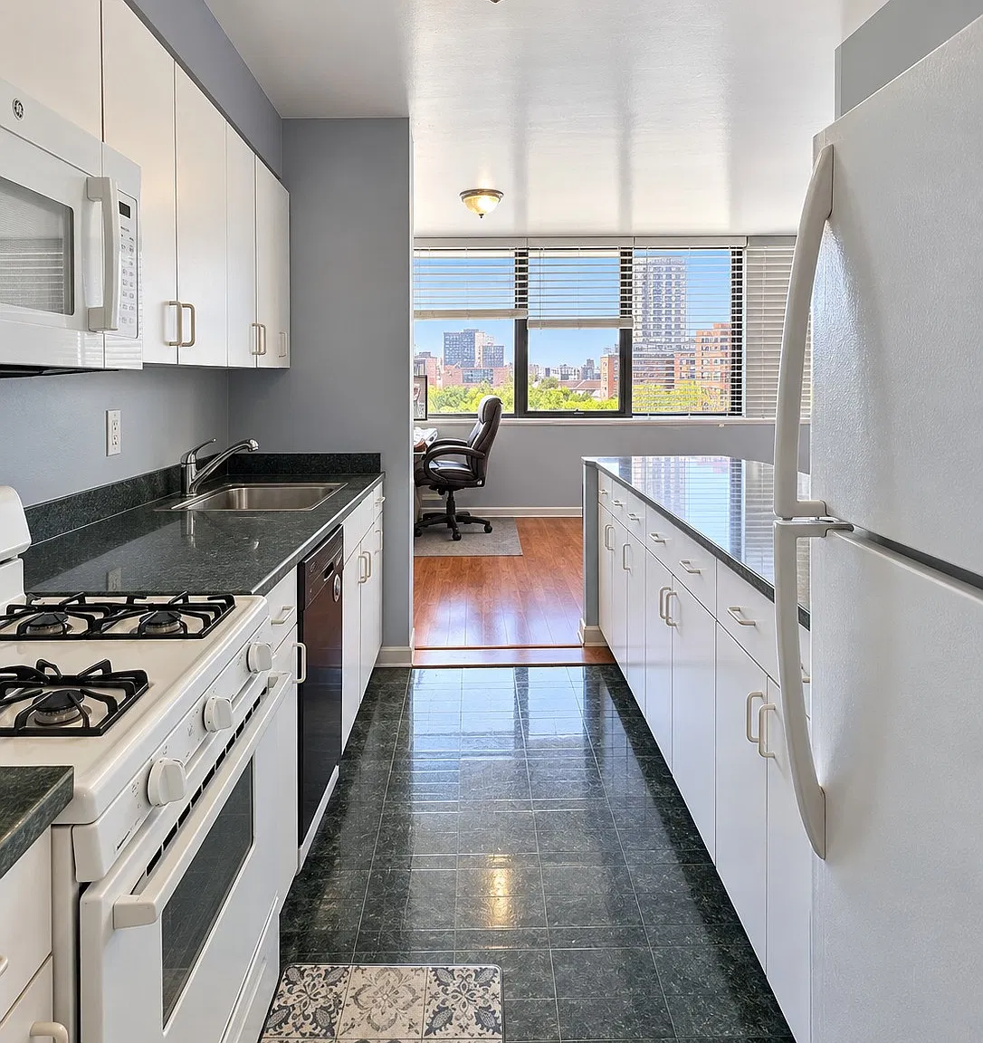 2 bed, 850 sqft, $3,825 — Photo 4