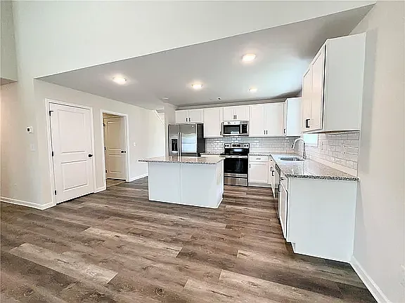 289 Fox Creek Dr — Photo 2