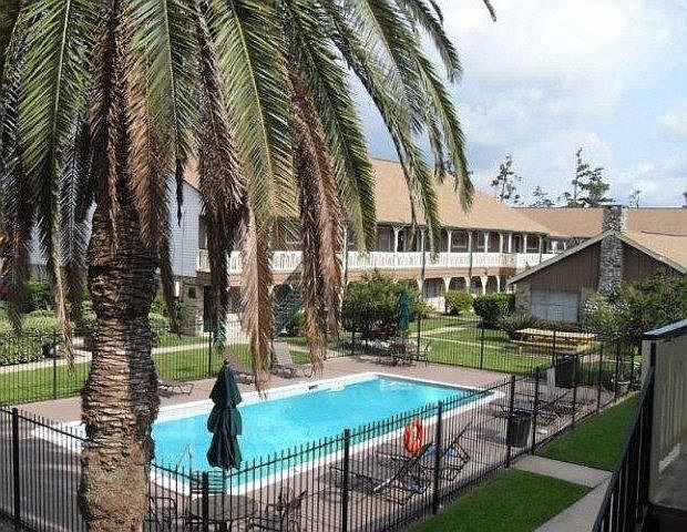 1st image of 3000 Macarthur Dr