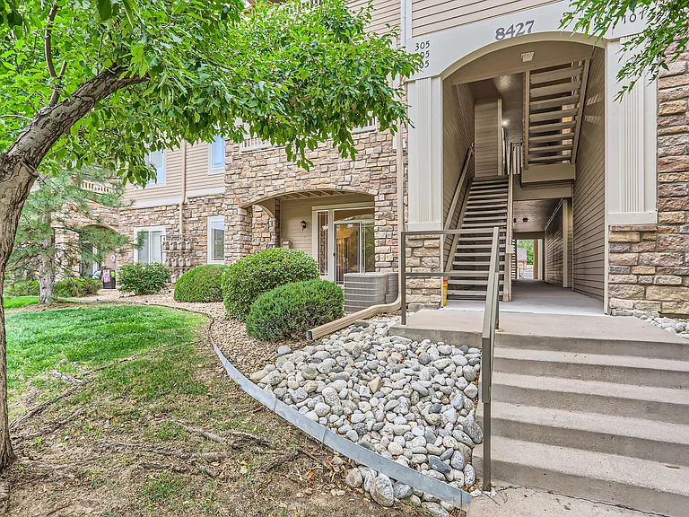 8427 S Hoyt Way #105 — Photo 2