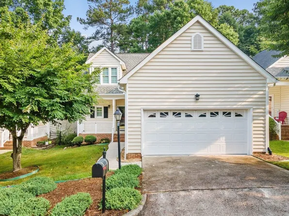 106 Park Oaks Ct, Cary, NC 27519