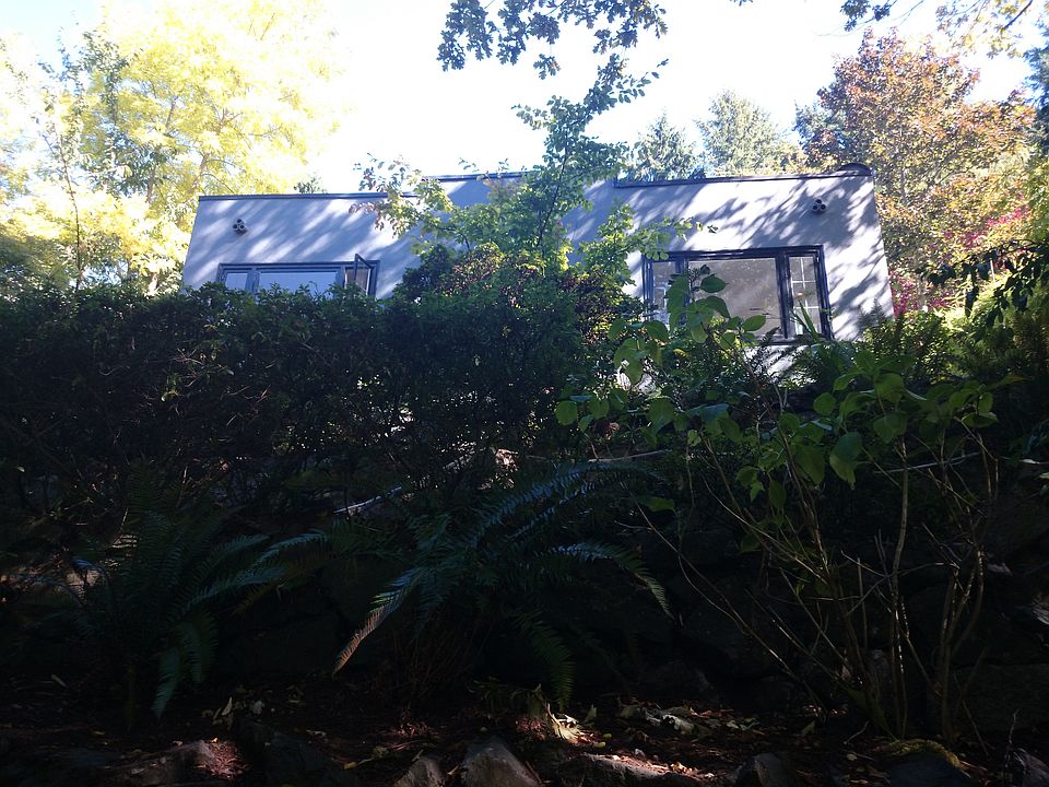 1st image of 2520 Lake Park Dr S