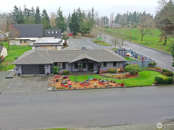 3rd image of 1304 Hillcrest Parkway