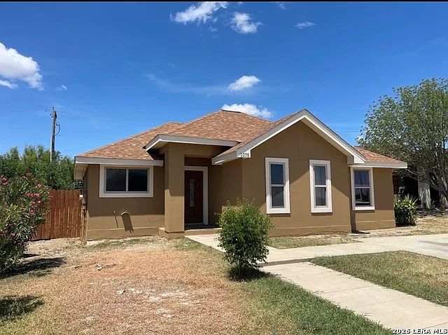 3 bed, 2.0 bath, 1172 sqft, $1,700 — Photo 1