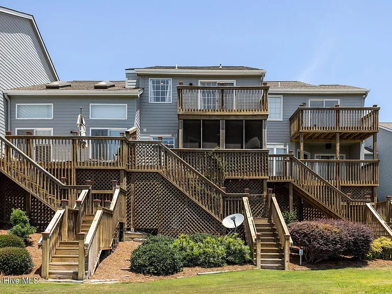 8711 Plantation Dr #302 — Photo 28