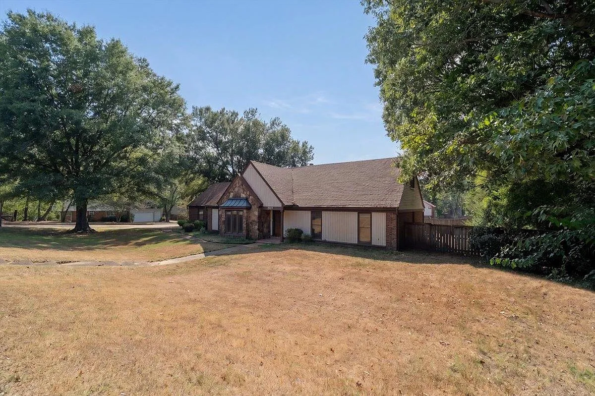 4 bed, 3.5 bath, 3200 sqft, $2,800 — Photo 2