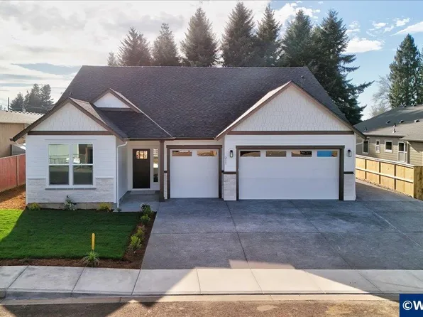 211 NE Broadway St, Sublimity, OR 97385
