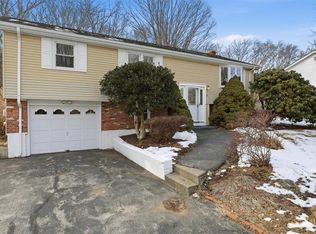 7 Hidden Valley Ln, Lincoln, RI 02865