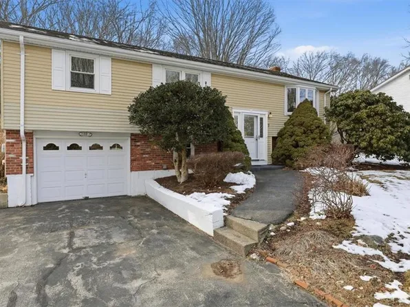 7 Hidden Valley Ln, Lincoln, RI 02865