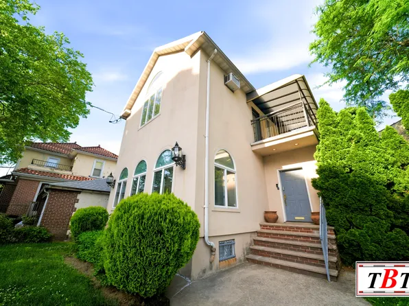 2103 Bay Avenue image 1 of 36