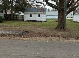 103 E Bluff St, Winnebago, IL 61088