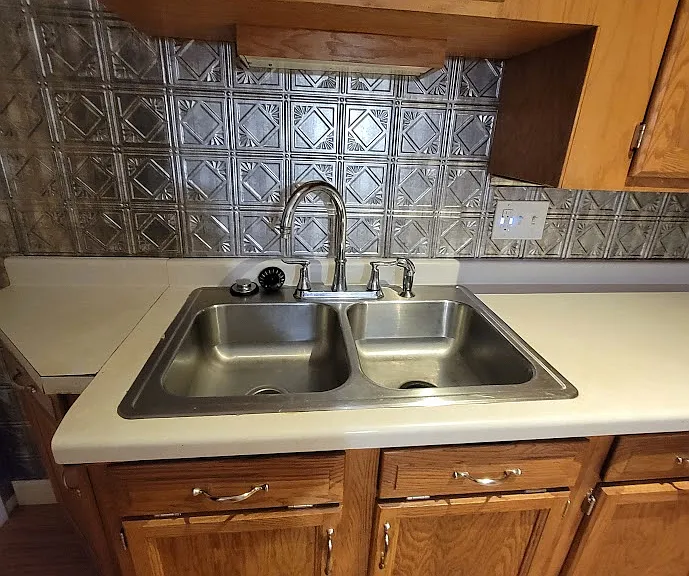 437 E Doty Ave — Photo 20
