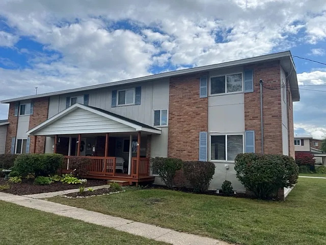 3 bed, 2.5 bath, 1444 sqft, $1,200 — Photo 2