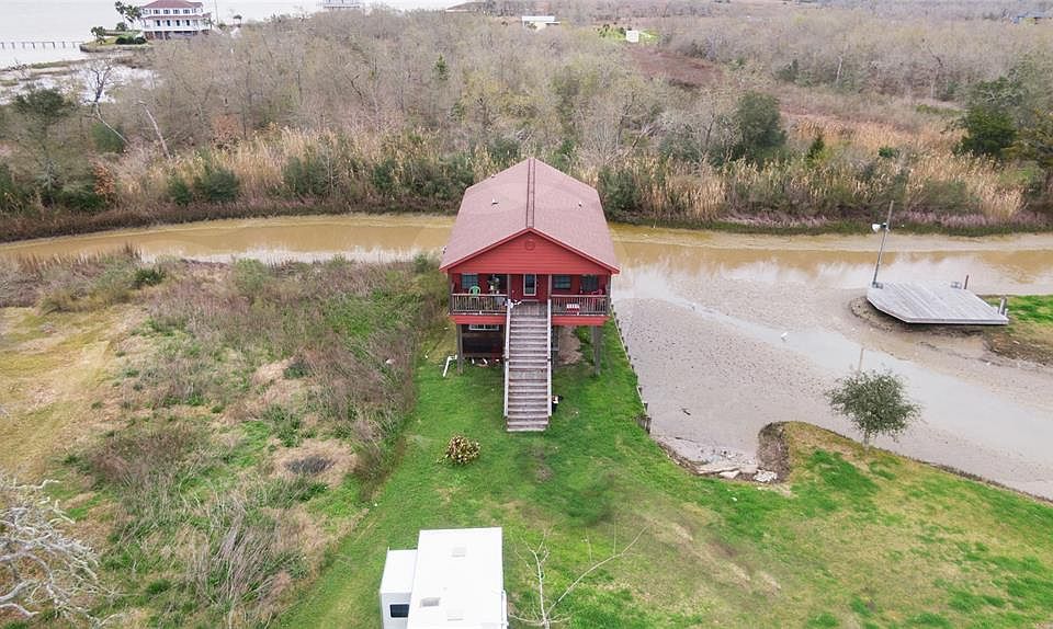 1st image of 324 Bayside Dr