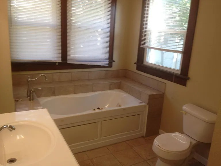 452 Clinton St — Photo 5