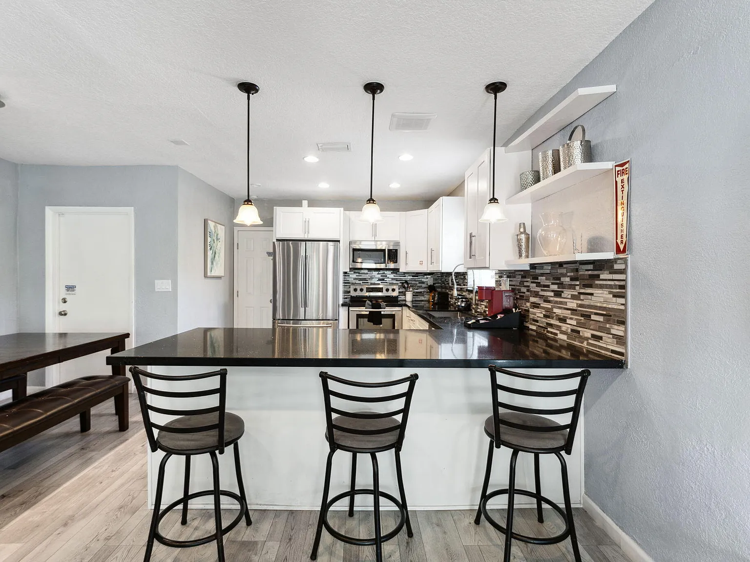 3 bed, 2.0 bath, 1347 sqft, $3,850 — Photo 3