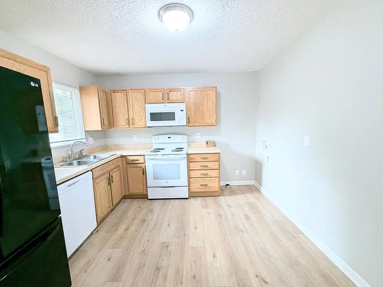 2511 Launcelot Ct — Photo 8