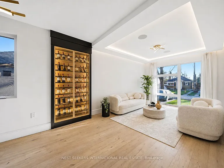 27 Inverleigh Dr — Photo 5