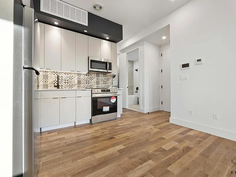 917 Broadway #2B — Photo 3