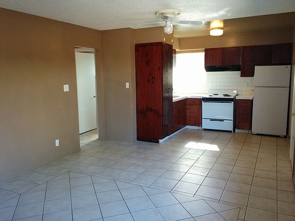 living room/ kitchen