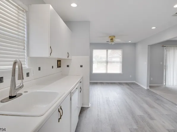 8 Millie Ln #8, East Hanover Twp., NJ 07936