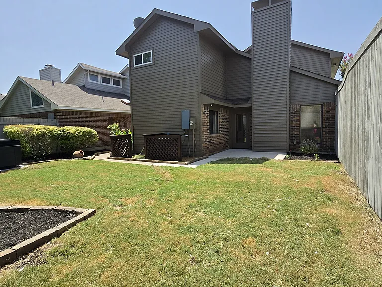 3817 Clover Hill Ln — Photo 15