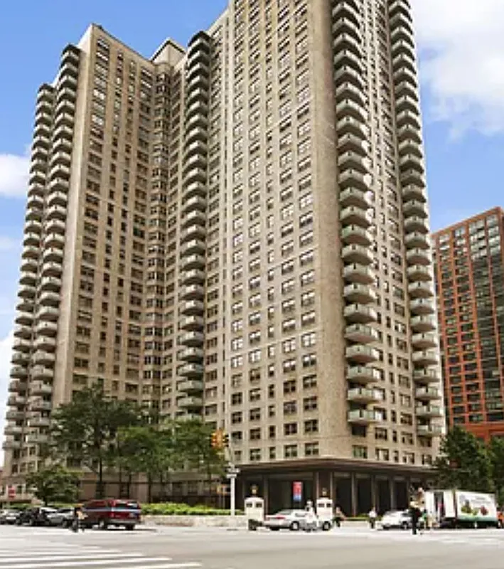 300 East 40th St Unit 17R  