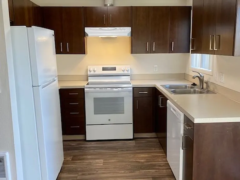 Southgate Apartments — Photo 13