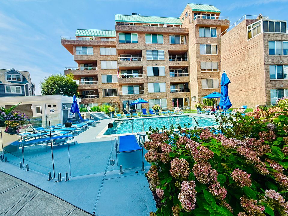 First Class Community with Pool + Spa