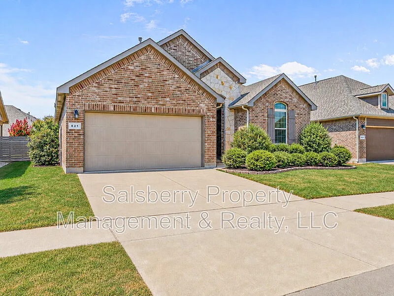 4 bed, 2.0 bath, 1813 sqft, $2,680 — Photo 2