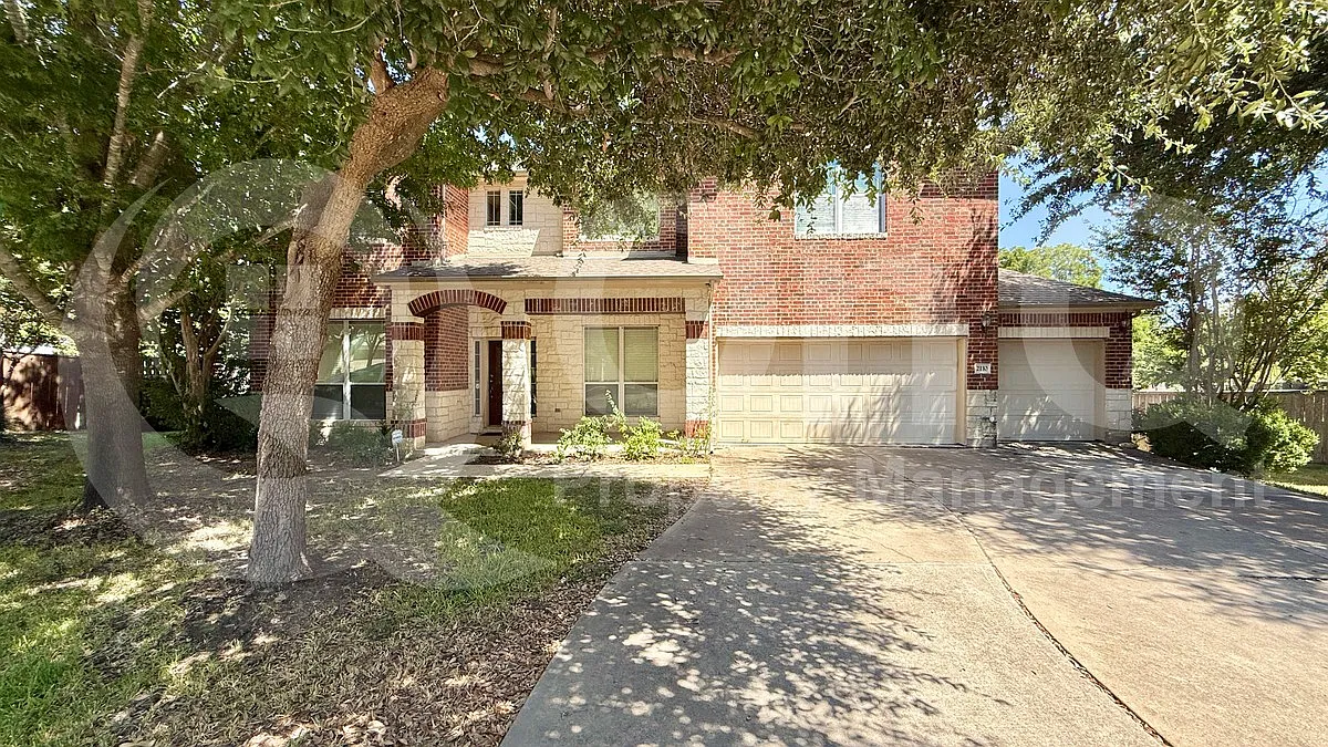 5 bed, 3.5 bath, 4591 sqft, $3,600 — Photo 3