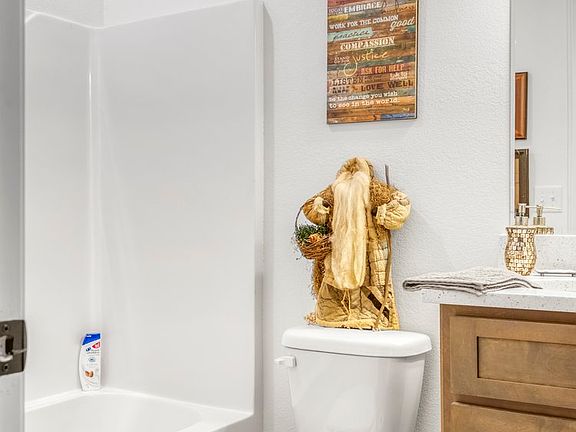 En-Suite Bathroom| 2 Bedroom 2.5 Bathroom Townhome| Cabernet