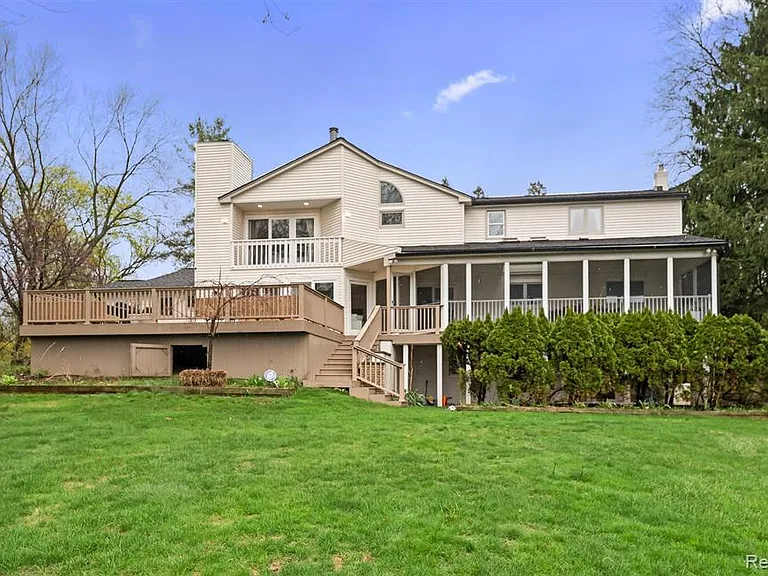 1935 Hillwood Dr — Photo 33