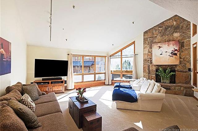 1st image of 1416 Deer Valley Dr N