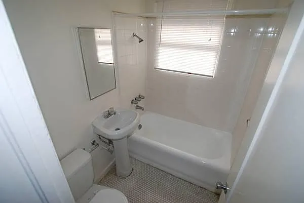 KTown Apartments on Catalina — Photo 8
