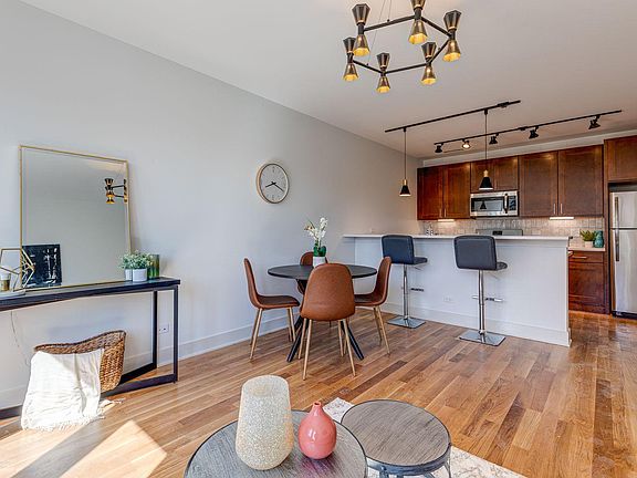 4th image of 2742 N Spaulding Ave #305