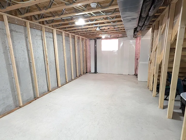 61 Silverton Glen Gate SW — Photo 7