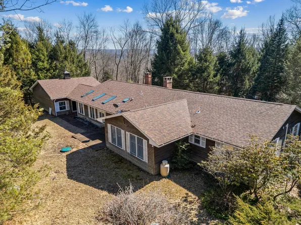 109 Little Doe Ln, East Stroudsburg, PA 18301