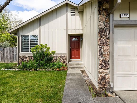 4th image of 1035 Waterbrook Court