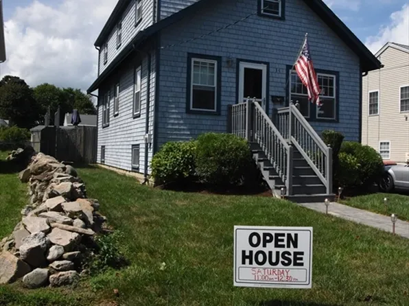 30 Atlas St, Fairhaven, MA 02719