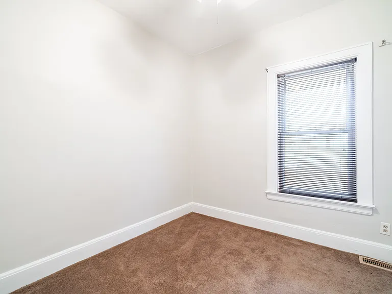 415 Grove Ave — Photo 10