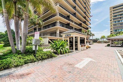 2 bed, 2.0 bath, 1430 sqft, $4,995 — Photo 2