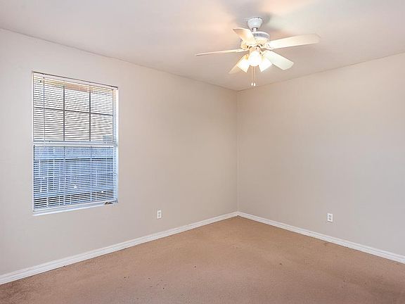 5th image of 2713 Silvertree Dr