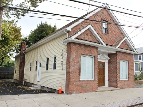 111 Main St, Staten Island, NY 10307