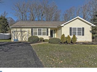 29 Autumn Ridge Dr, Glassboro, NJ 08028