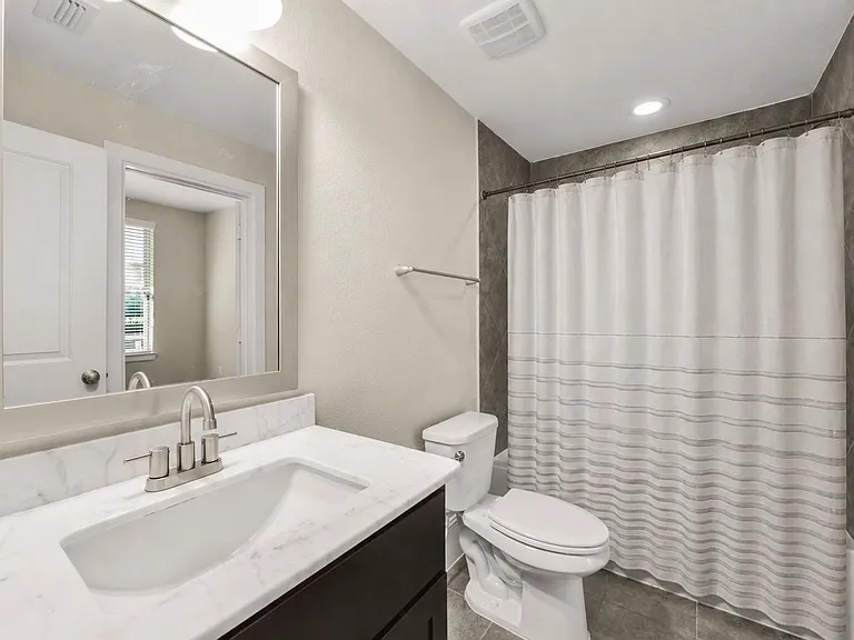 734 N Shepherd Dr — Photo 8